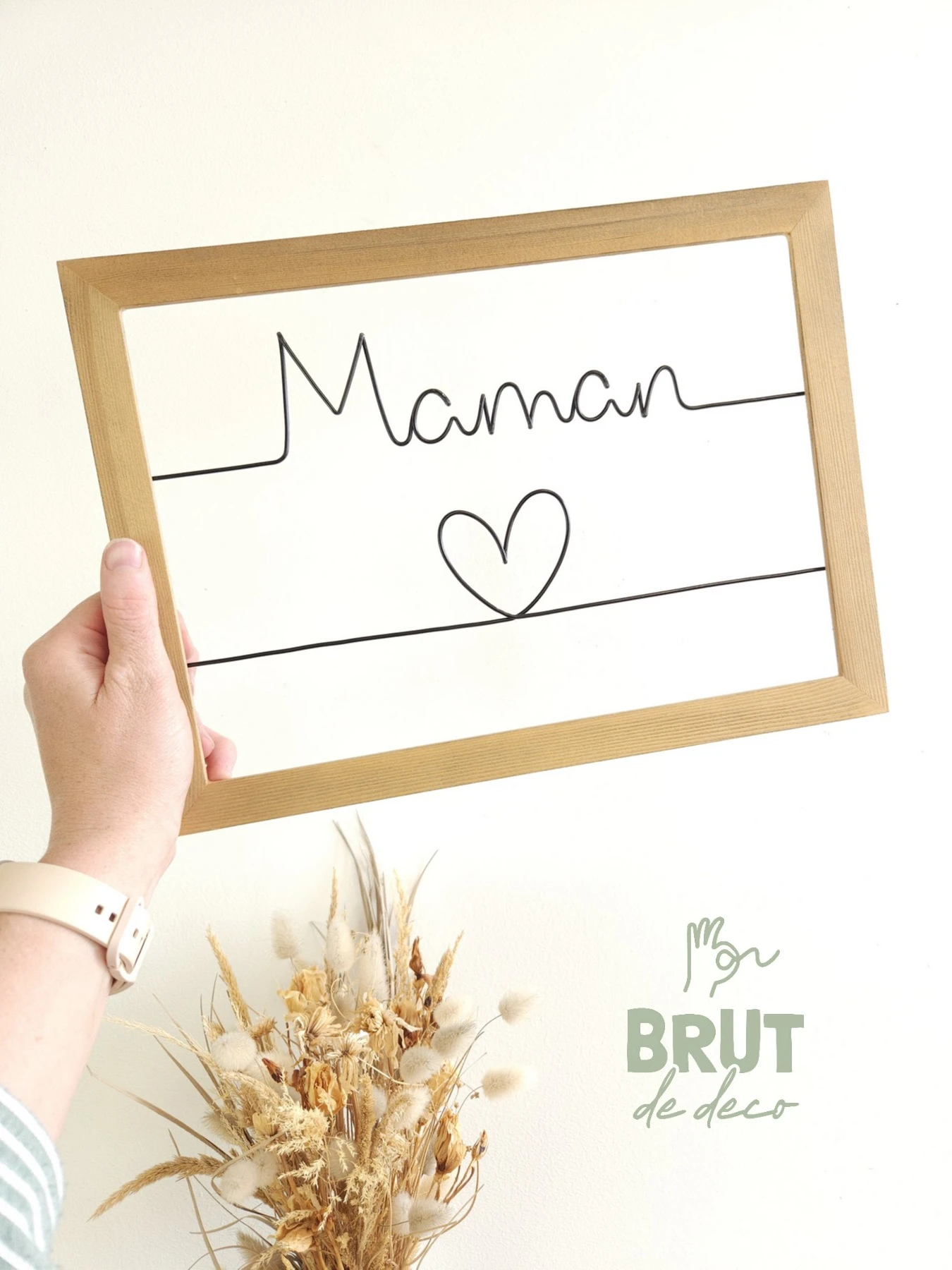 Maman, décoration murale filaire sur cadre en bois - Brut de Déco