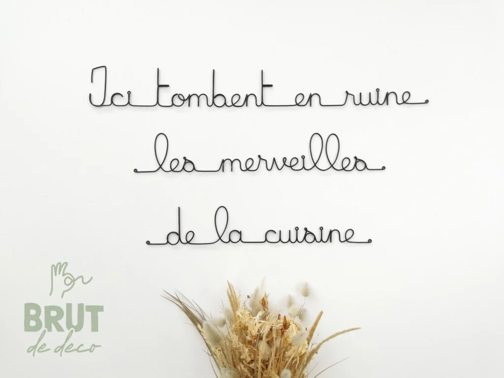 Ici tombent en ruine les merveilles de la cuisine - décoration murale filaire Brut de Deco